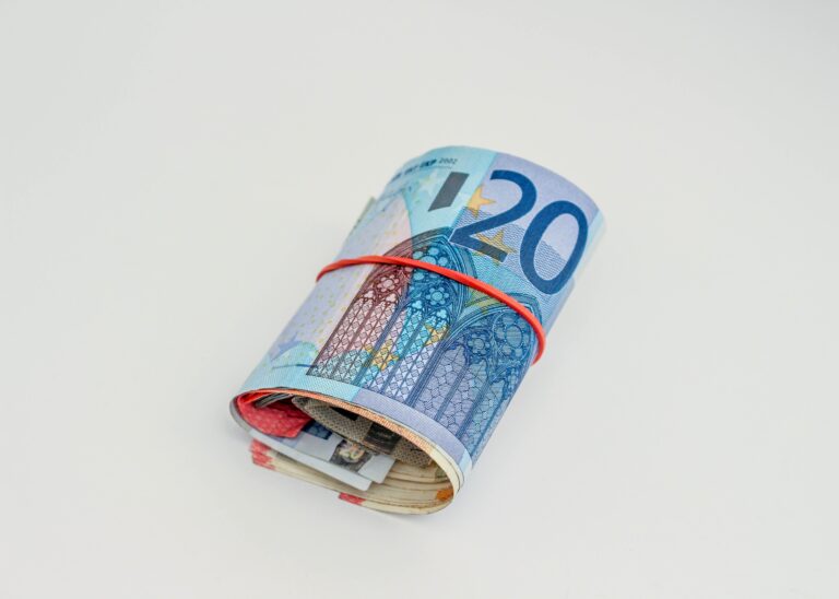 Comment obtenir un crédit à la consommation de 5000€ : Taux fixe et remboursable